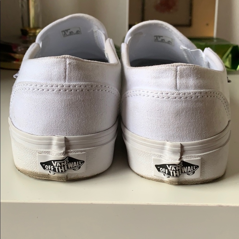 White vans - Picture 2 of 4